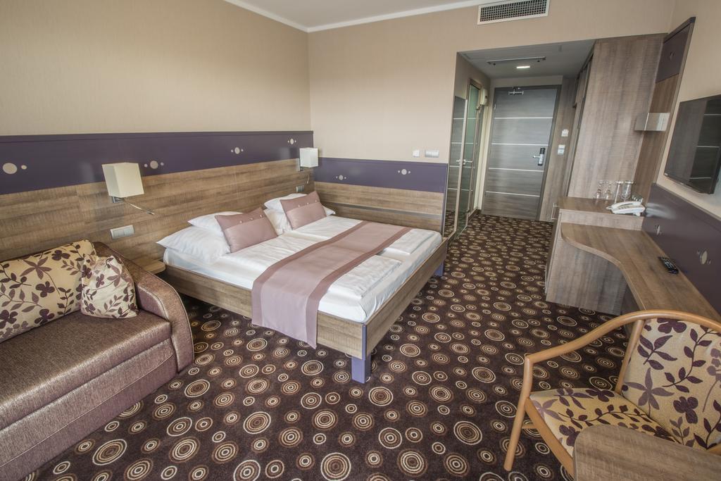 Wellness Hotel Katalin Gyenesdias Room photo