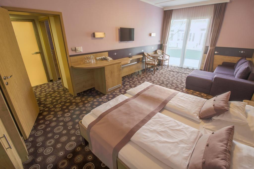 Wellness Hotel Katalin Gyenesdias Room photo