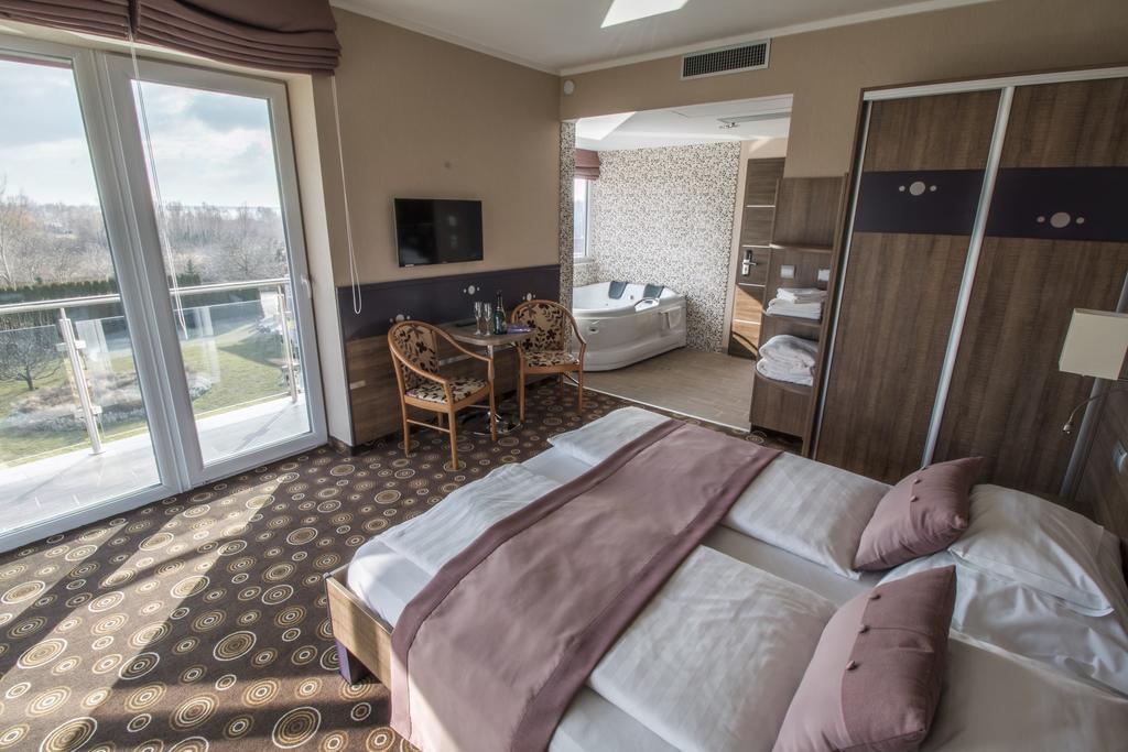 Wellness Hotel Katalin Gyenesdias Room photo